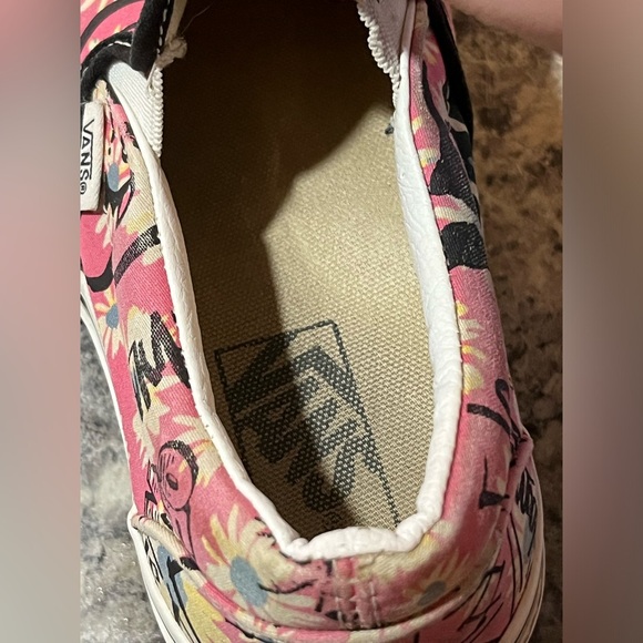 Vans Pink and Black Flats with Artistic Design - Picture 2 of 13